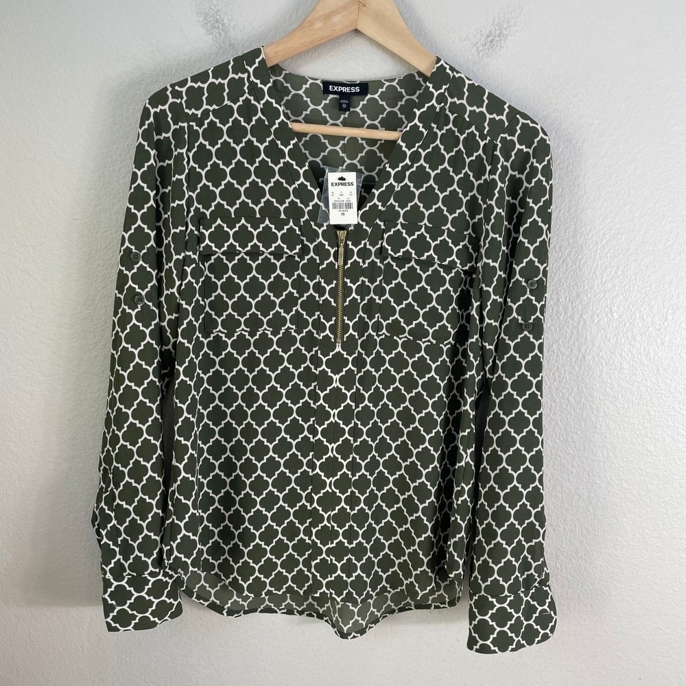 NEW Express Portofino Shirt Womens XS Green White Quatrefoil Zip Roll Tab Blouse